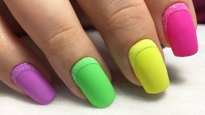 Ногти разных цветов