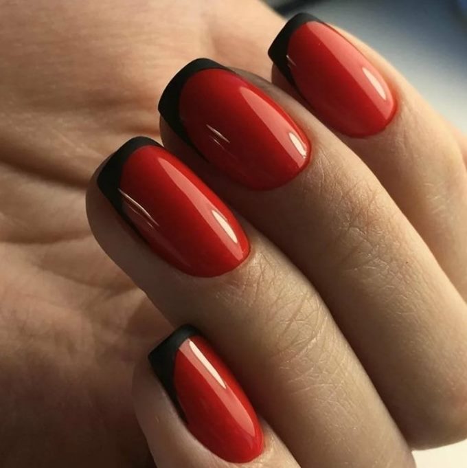 Дизайн ногтей красный с цветами