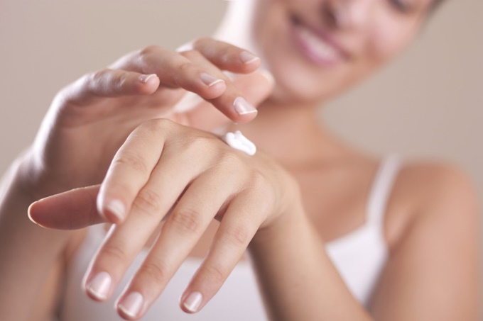 Как правильно использовать кремы для ухода за кожей рук