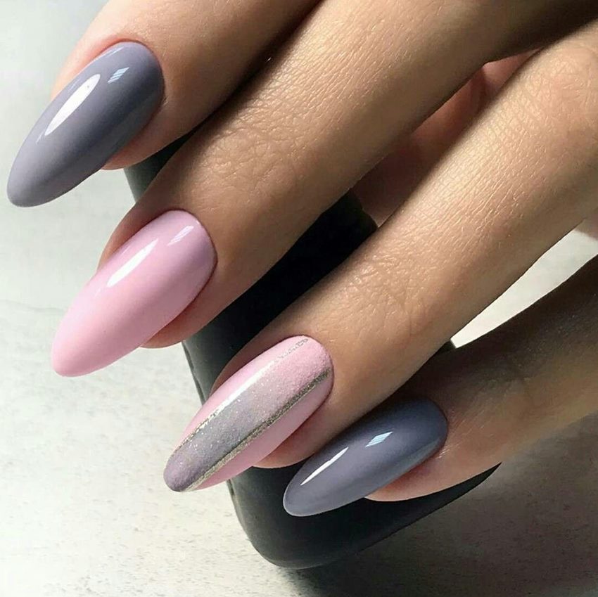 Дизайн серых ногтей с добавлением розового