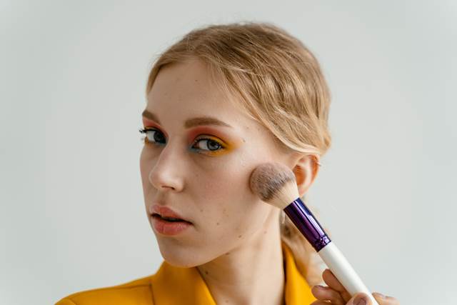Популярные техники нанесения макияжа лица