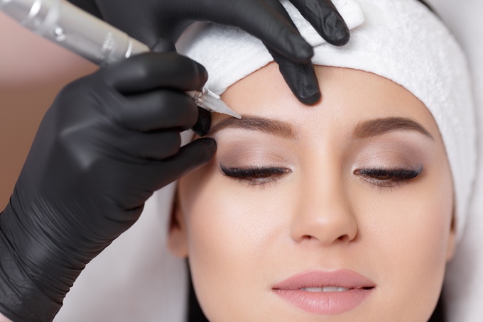 5 главных советов по уходу за перманентным макияжем бровей