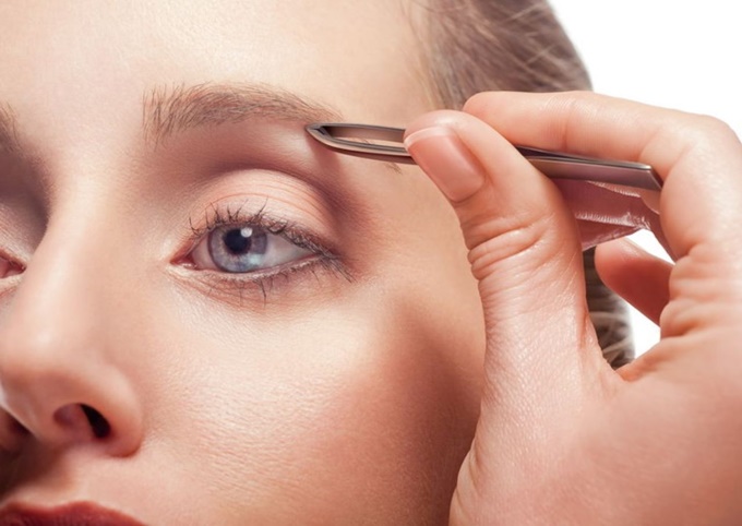 Как сделать прямые брови: популярные косметологические процедуры