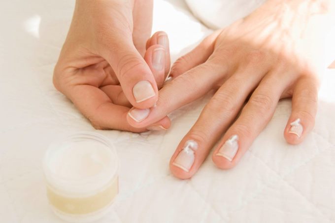 Лечение белых точек на ногтях
