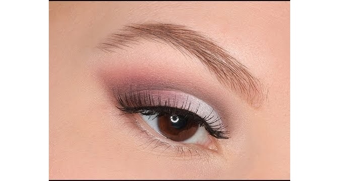 Как накладывать тени на глаза в технике «Блик»