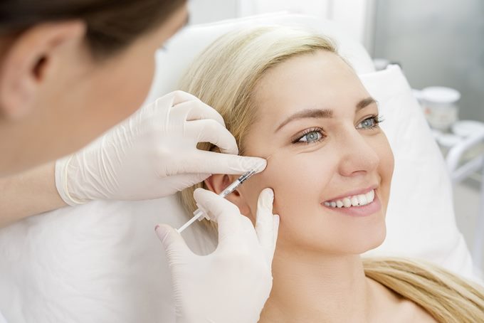 Салонные процедуры для ухода за кожей вокруг глаз