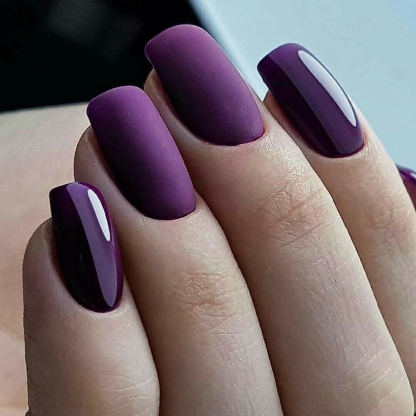 Матовый фиолетовый дизайн ногтей
