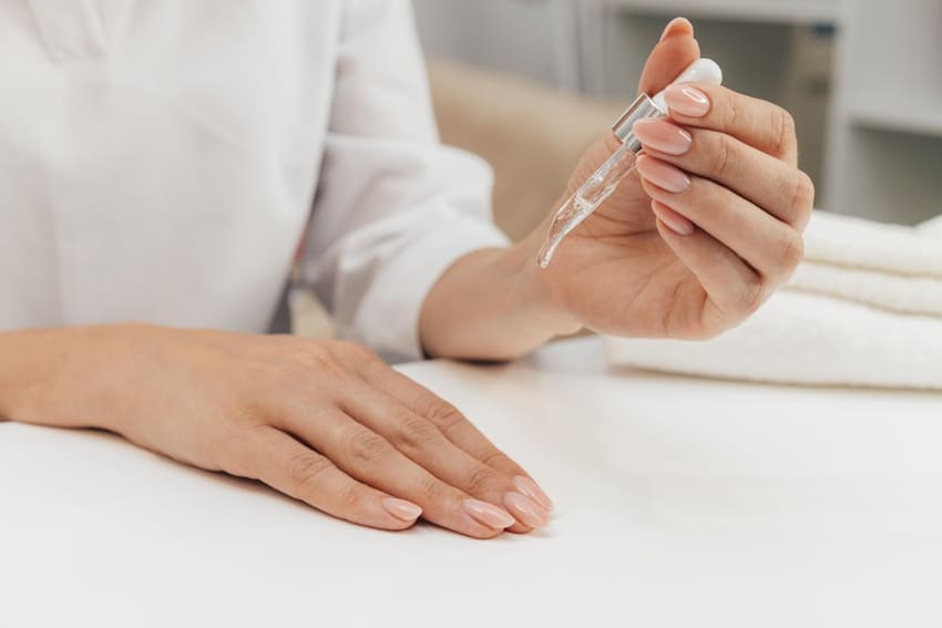 Что собой представляет маникюр без маникюра