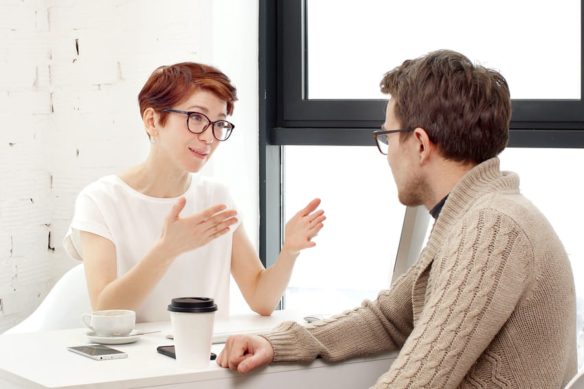 У какого мужчины женщина может попросить денег