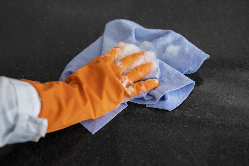 Пользуйтесь перчатками, когда занимаетесь хозяйством