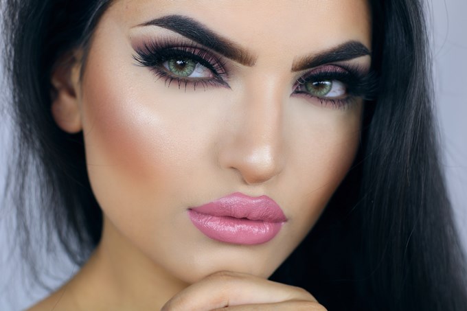 Тонкости макияжа «Cat eye» Тонкости макияжа «Cat eye»