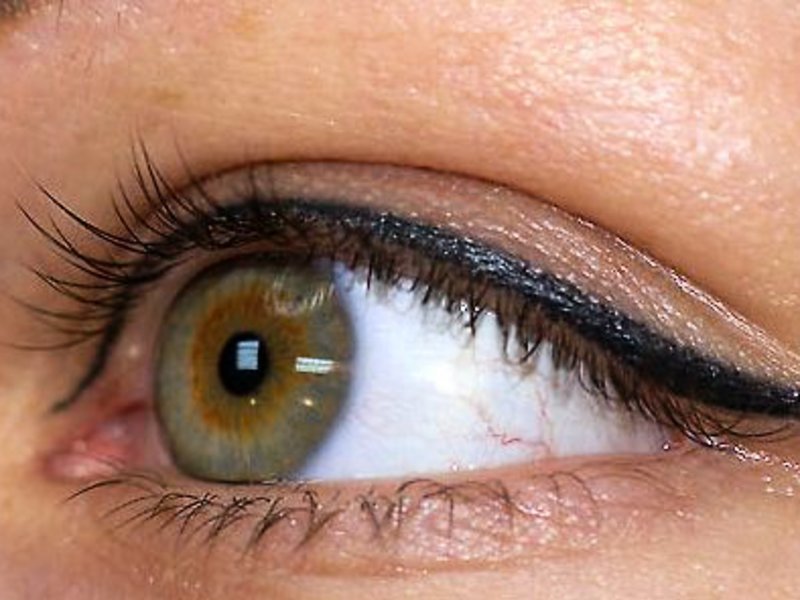 Как делается перманентный макияж глаз