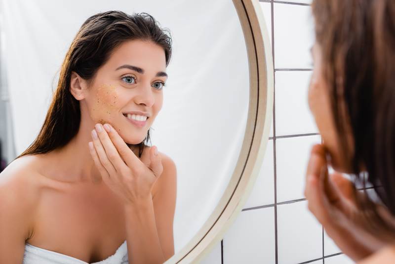 Как правильно снимать макияж