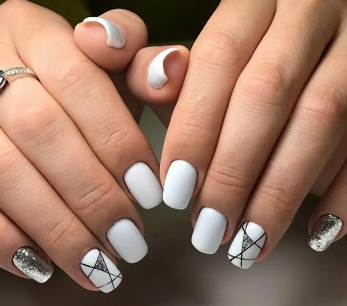 Белые матовые ногти 