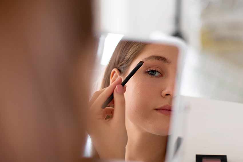 Как уложить непослушные брови Как уложить непослушные брови