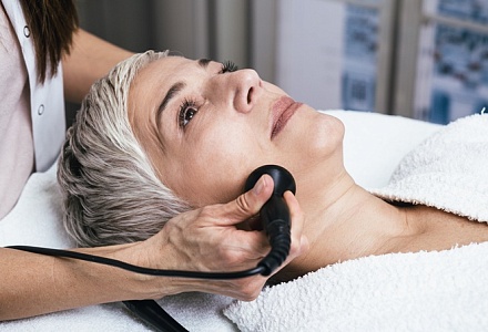 Вакуумный массаж лица: от банок до профессиональных аппаратов