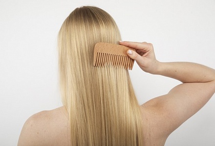 Как сделать волосы блестящими: правила ухода, домашние средства, салонные процедуры