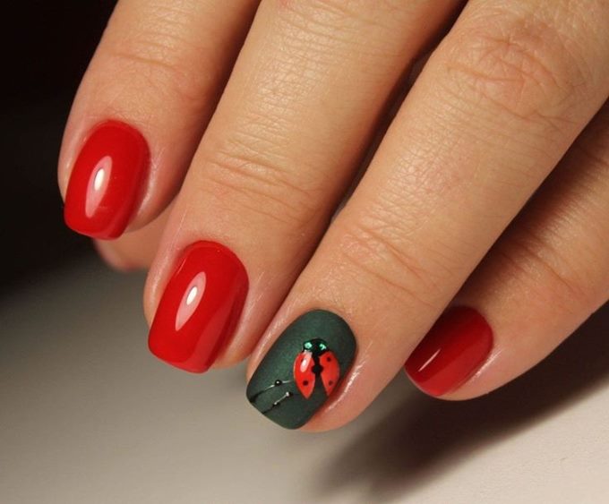 Красно-зеленый маникюр Красно-зеленый маникюр