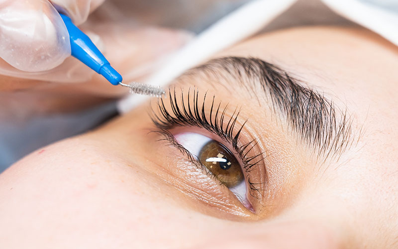 Как проходит процедура окрашивания ресниц перманентной тушью в салоне Как проходит процедура окрашивания ресниц перманентной тушью в салоне