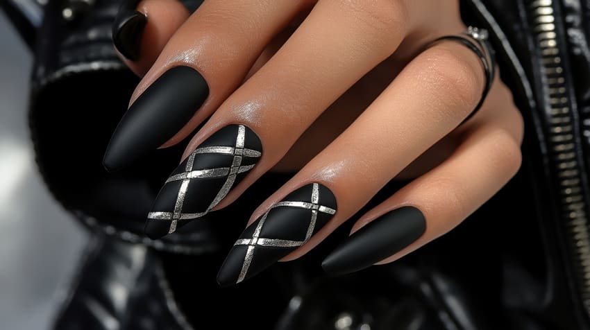 Сочетаемость черного маникюра Сочетаемость черного маникюра