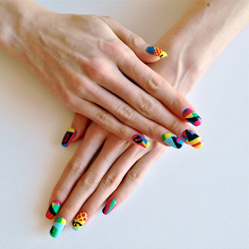 Разноцветный маникюр на разную длину ногтей